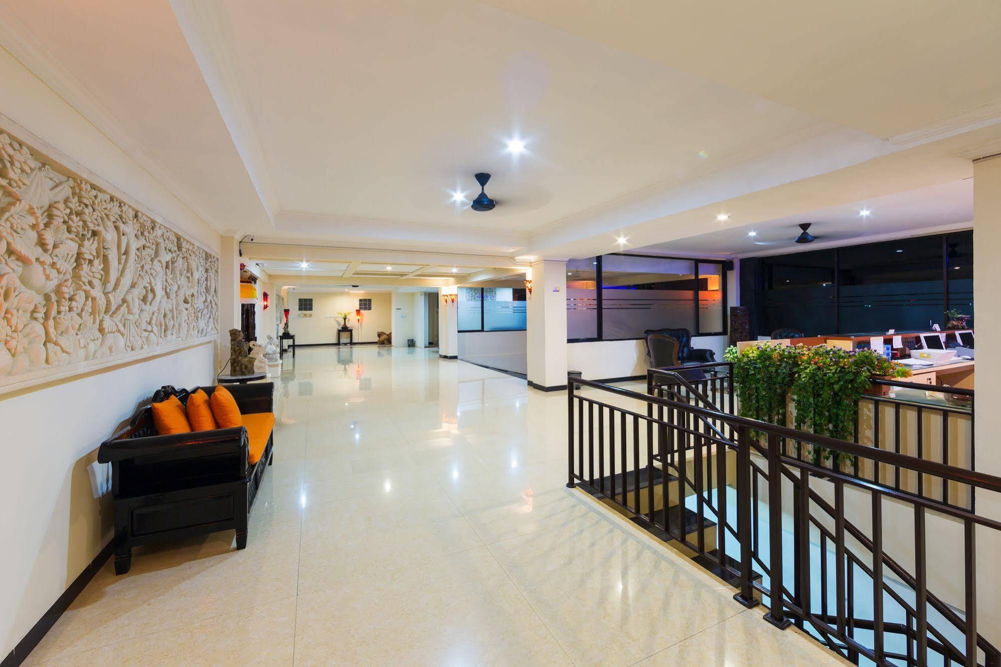 Reddoorz Plus Near Mall Bali Galeria 2 Dempassar Exterior foto