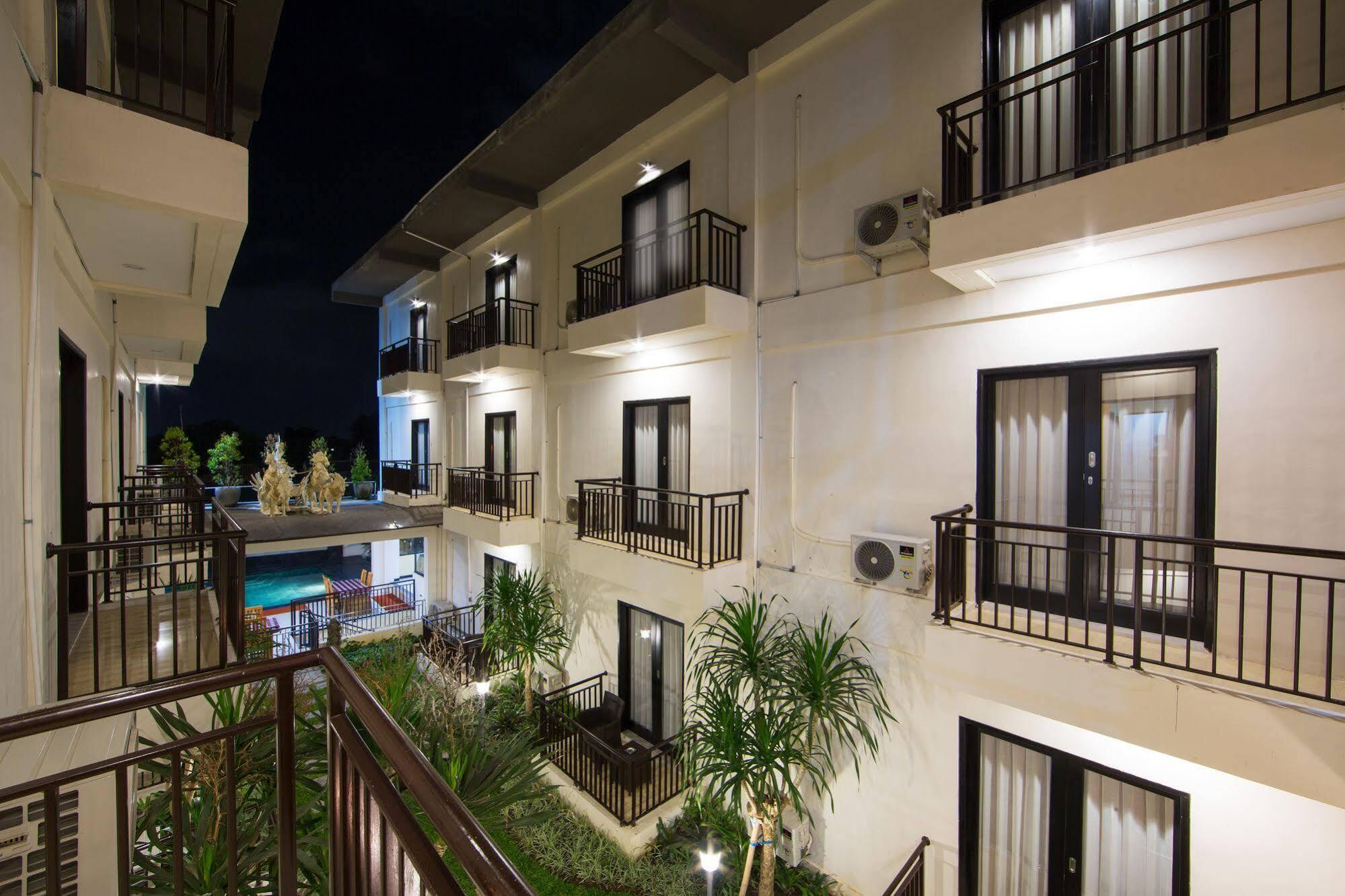 Reddoorz Plus Near Mall Bali Galeria 2 Dempassar Exterior foto