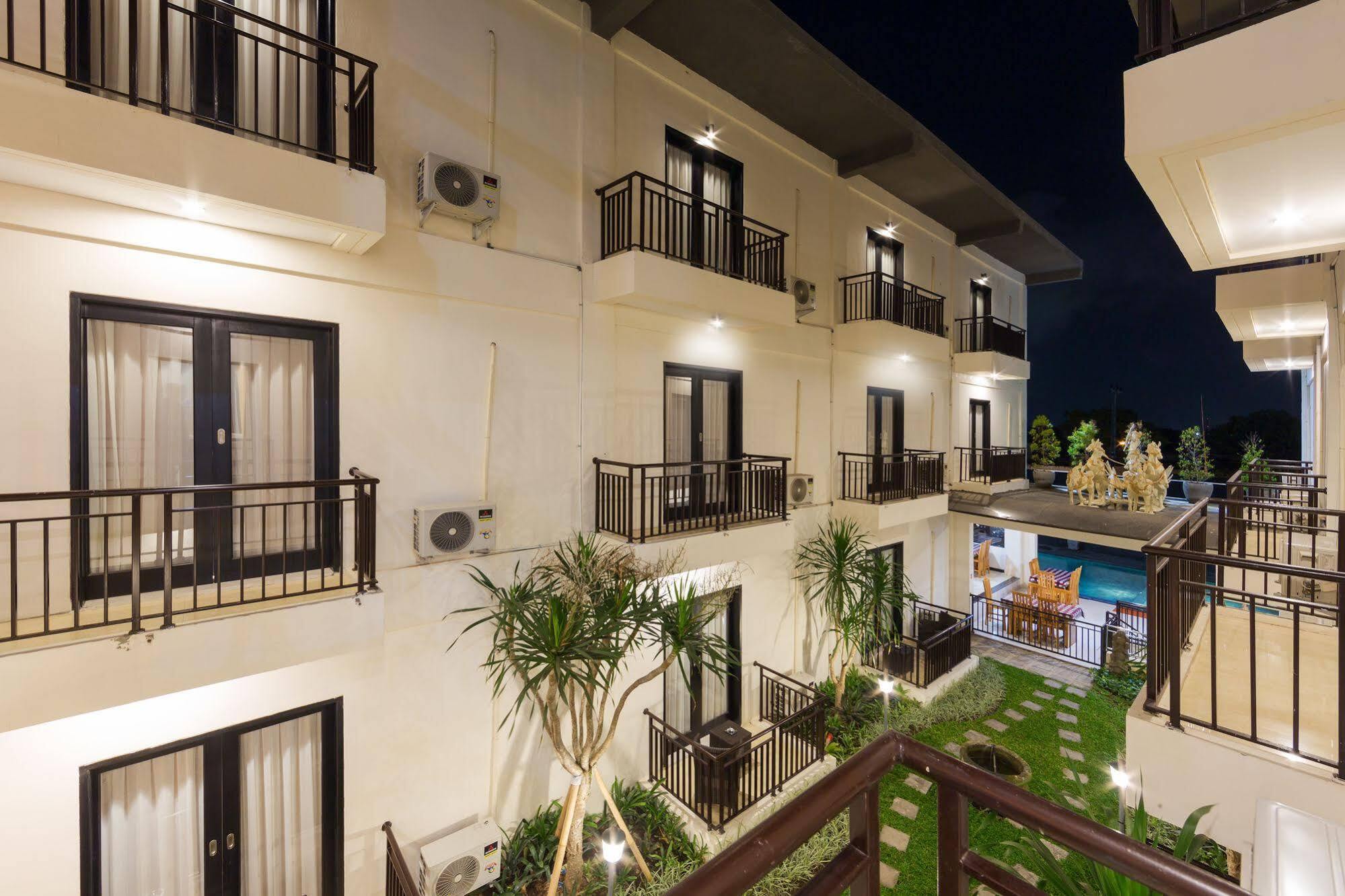 Reddoorz Plus Near Mall Bali Galeria 2 Dempassar Exterior foto