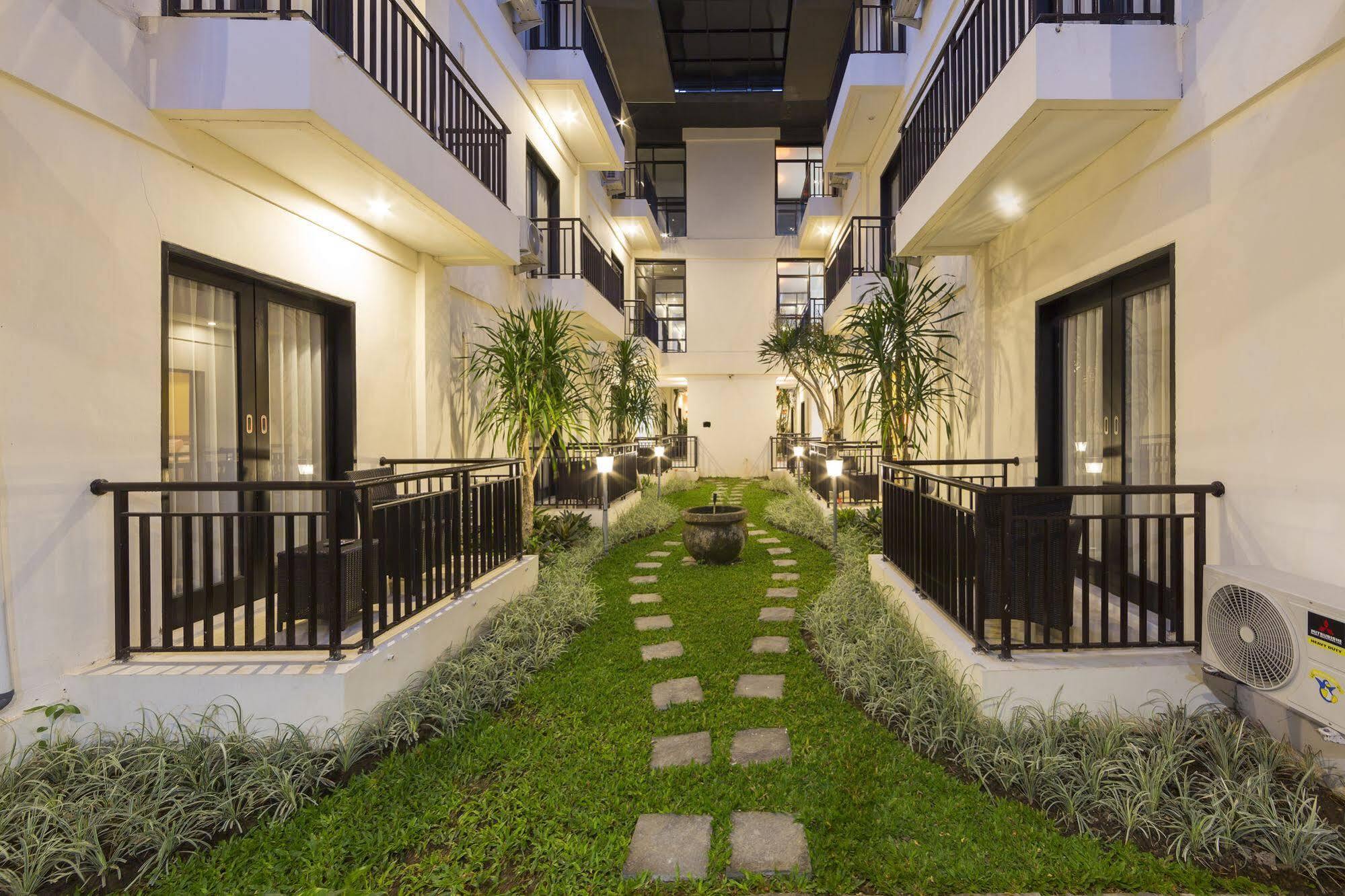 Reddoorz Plus Near Mall Bali Galeria 2 Dempassar Exterior foto
