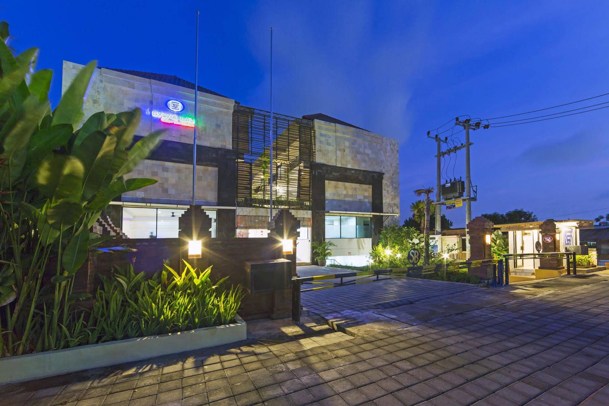 Reddoorz Plus Near Mall Bali Galeria 2 Dempassar Exterior foto