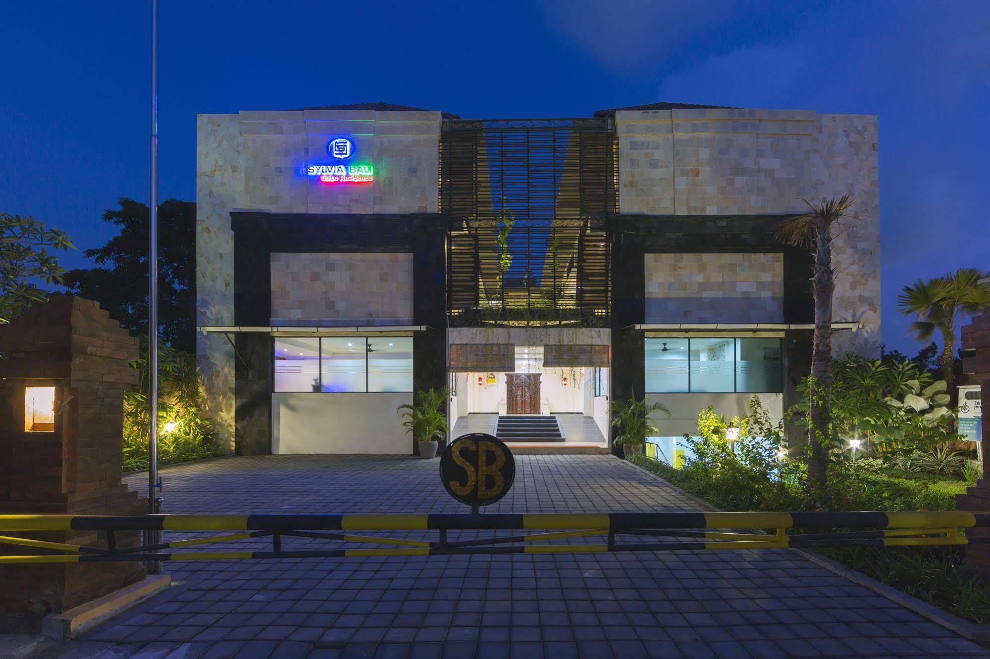 Reddoorz Plus Near Mall Bali Galeria 2 Dempassar Exterior foto