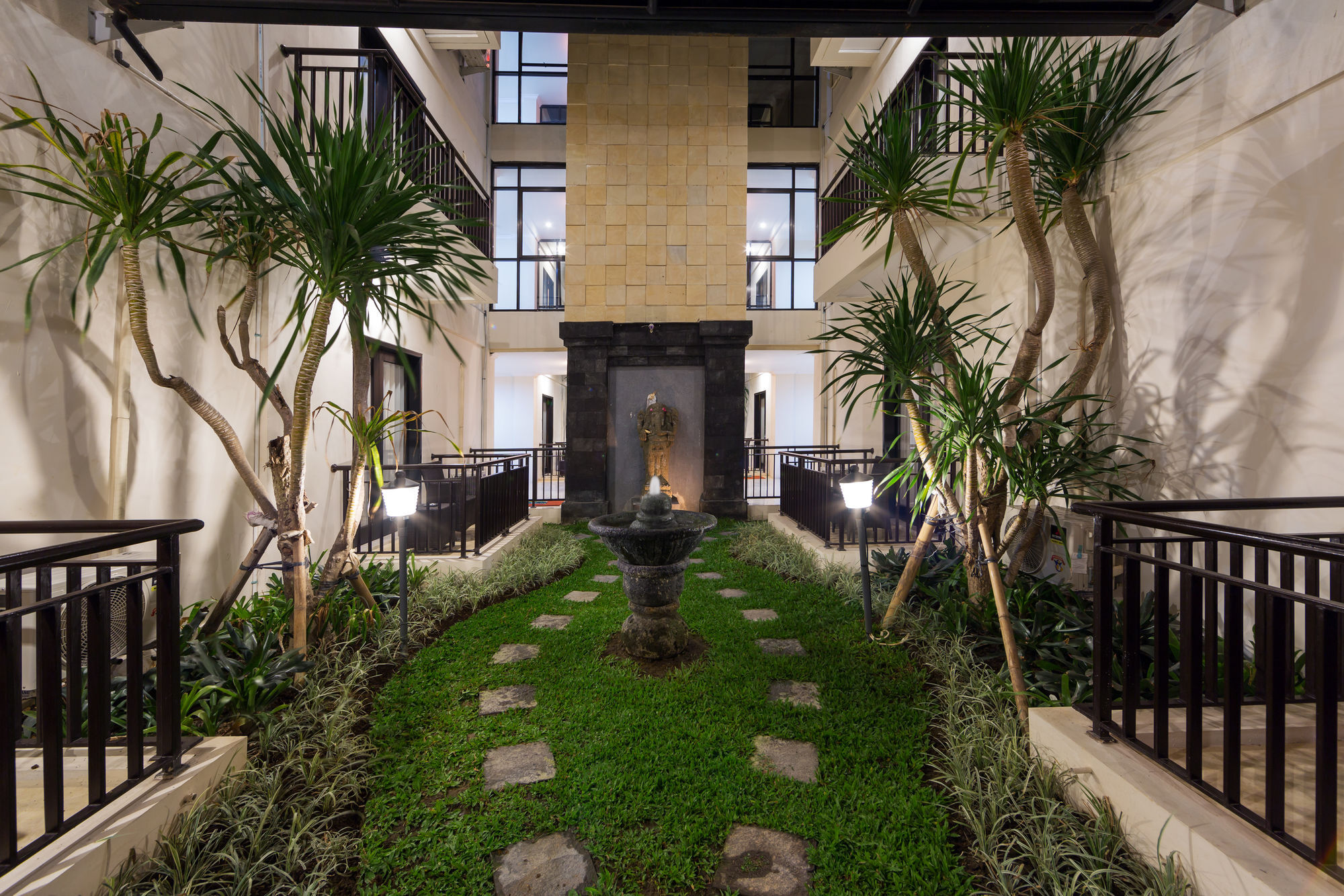 Reddoorz Plus Near Mall Bali Galeria 2 Dempassar Exterior foto